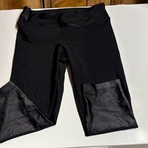 Koral Black Capris